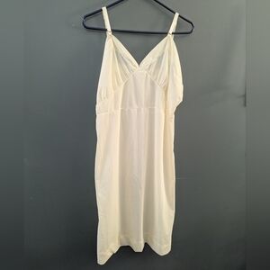 Vintage Cream Slip Women's Size 40